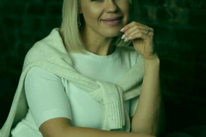 Isabella, 27 — Escort in Antratsyt, Ukraine