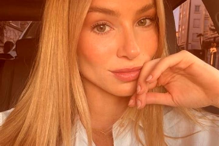 Isabella, 27 — Escort in Barla, Romania