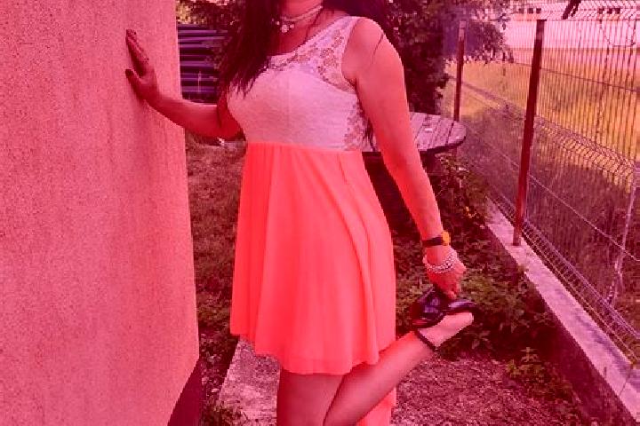 Isabella, 27 — Escort in Salatig, Romania