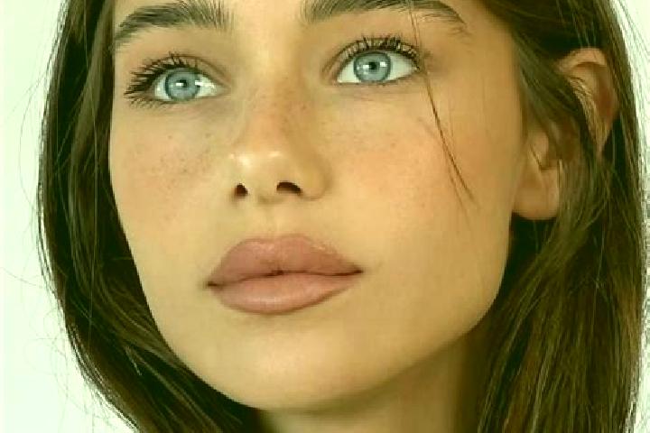 Isabella, 28, a brunette grey-eyed european companion based in Al Bardiyah. Offering Duos, 69, CIM. Available for incall and outcall, day and evening dates.
