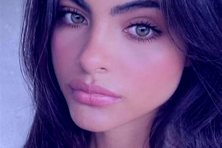 Isabella, 28, a chestnut hazel-eyed indian companion based in Aurahua. Offering 69, BDSM, Tantra, Roleplay. Available for incall and outcall, day and evening...
