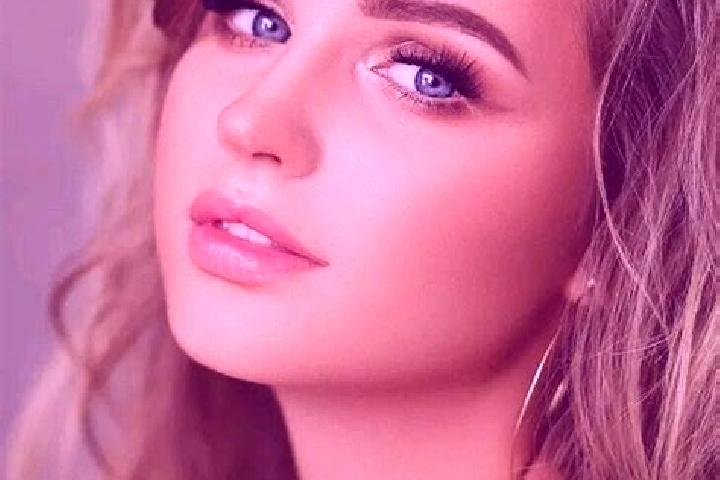 Isabella, 28, a dark blonde blue-eyed mediterranean companion based in The Peak. Offering A-Level, Striptease, Girlfriend Experience. Available for incall an...