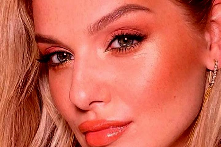 Isabella, 28, a dark blonde green-eyed latina companion based in Leipalingis. Offering Deep French Kissing, Massage. Available for incall and outcall, overni...