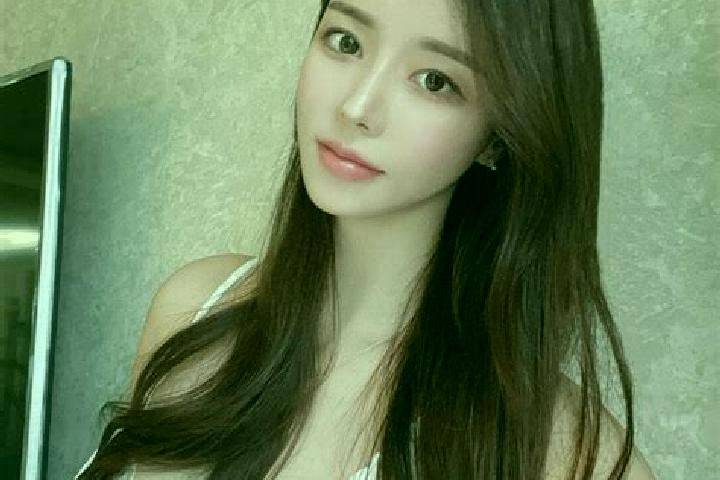 Isabella, 28 — Escort in Miaotan, China