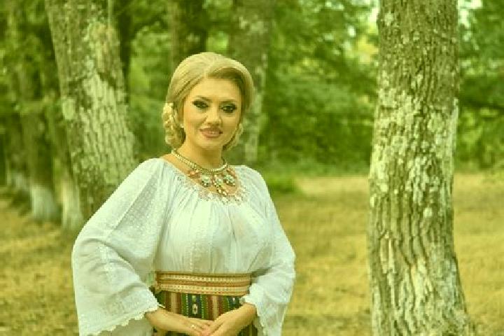 Isabella, 28 — Escort in Pacureti, Romania