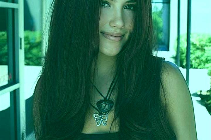 Isabella, 29, a auburn dark-eyed middle eastern companion based in Zenevredo. Offering OWO, Fetish, Deep French Kissing. Available for incall and outcall, da...