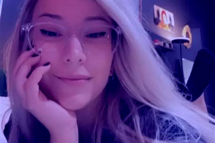 Isabella, 29, a blonde grey-eyed latina companion based in Kawasugaya. Offering Roleplay, BDSM, 69, Striptease, Erotic Massage. Available for incall and outc...