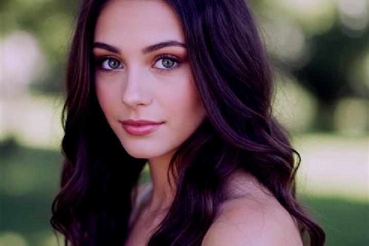 Isabella, 29, a brunette hazel-eyed slavic companion based in Treviso. Offering Dinner Date, 69, OWO. Available for incall and outcall, day and evening dates.
