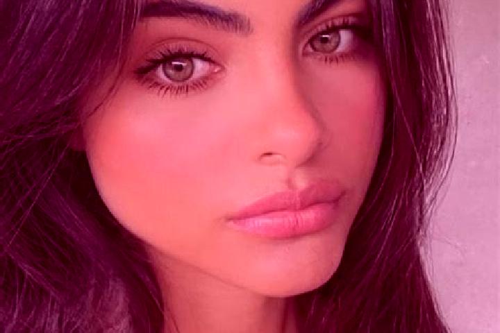 Isabella, 29, a chestnut green-eyed indian companion based in Aquileia. Offering Tantra, 69, Roleplay. Available for incall and outcall, day and evening dates.