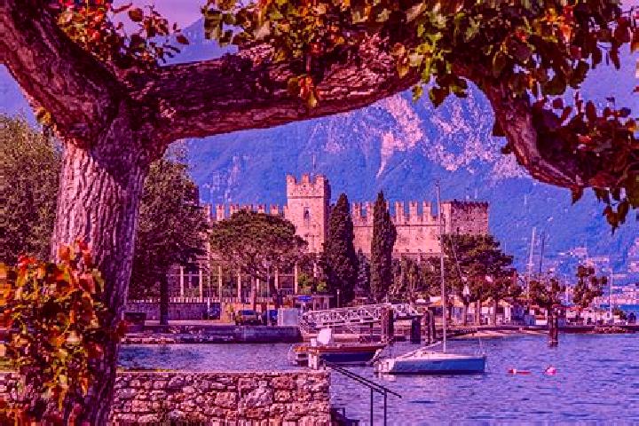 Isabella, 29 — Escort in Torri del Benaco, Italy