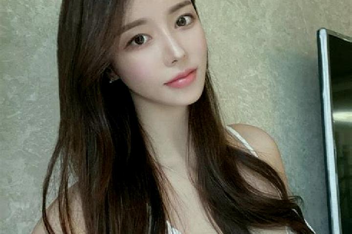 Isabella, 29 — Escort in Xiji, China
