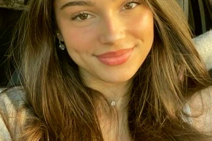 Isabella, 30, a chestnut hazel-eyed mediterranean companion based in Saint James. Offering A-Level, Party Girl, Massage, Prostate Massage, Striptease. Availa...