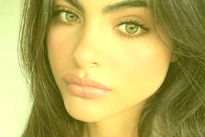Isabella, 30, a red dark-eyed indian companion based in Kontovazaina. Offering Deep French Kissing, Massage, Prostate Massage, Striptease. Available for inca...