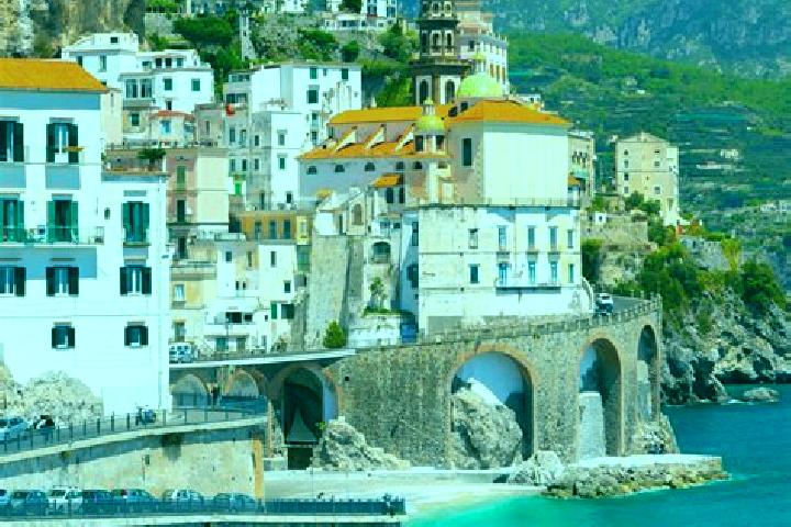 Isabella, 30 — Escort in Dormelletto, Italy