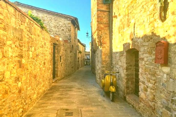 Isabella, 30 — Escort in Poggio San Lorenzo, Italy
