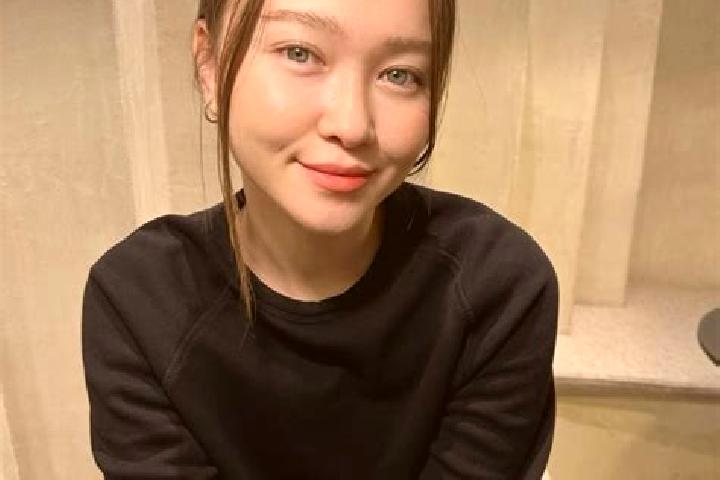 Isabella, 31, a dark blonde blue-eyed asian companion based in Oropoli. Offering Fetish, BDSM, Massage. Available for incall and outcall, overnight bookings ...