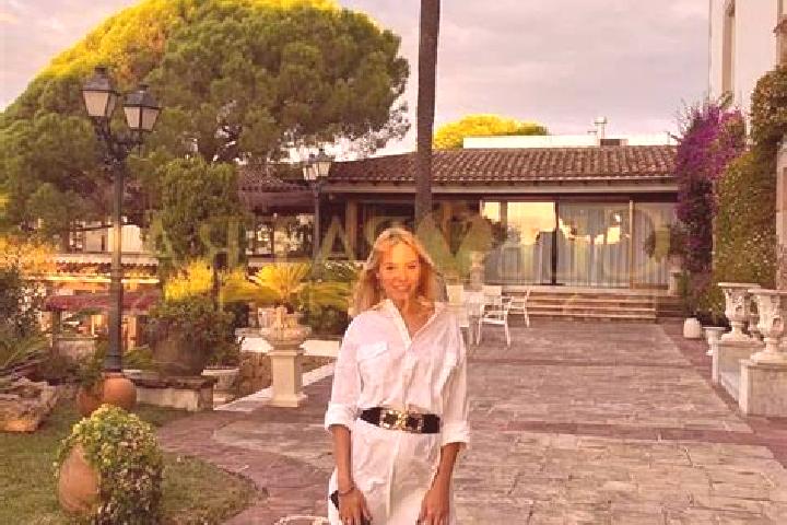Isabella, 32, a blonde amber-eyed caribbean companion based in Segunda Seccion del Barrio de Santiago. Offering Massage, 69, BDSM, Roleplay, Travel Companion...