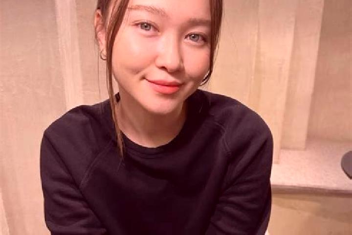 Isabella, 32, a dark blonde blue-eyed asian companion based in Tayyibat al Imam. Offering OWO, Erotic Massage, Duos. Available for incall and outcall, day an...