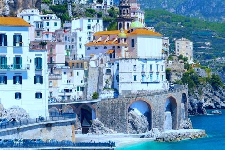 Isabella, 32 — Escort in Bee, Italy