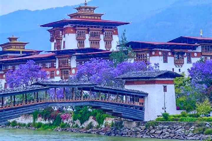 Isabella, 32 — Escort in Punakha, Bhutan