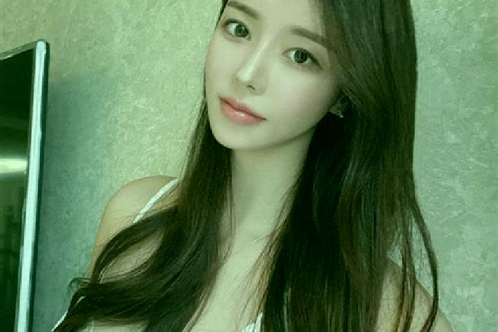 Isabella, 32 — Escort in Xiaoxita, China