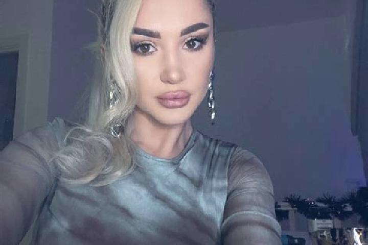 Isabella, 33, a blonde blue-eyed middle eastern companion based in Chambourg-sur-Indre. Offering A-Level, GFE, Travel Companion, BDSM, Roleplay. Available fo...
