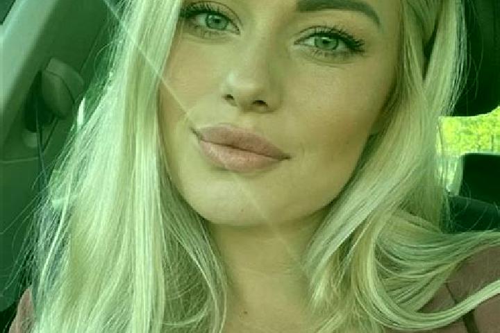 Isabella, 34, a blonde hazel-eyed caucasian companion based in Negreira. Offering Travel Companion, OWO, Deep French Kissing, Tantra, Fetish. Available for i...