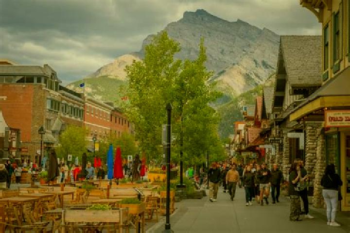 Isabella, 34 — Escort in Banff Trail, Canada