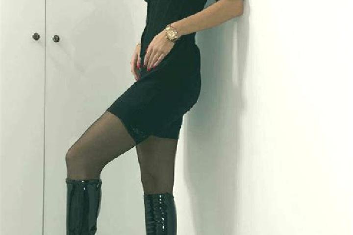 Isabella, 35, a red blue-eyed ebony companion based in Neuhaus an der Oste. Offering Dinner Date, Couples, Domination, Roleplay, Tantra. Available for incall...