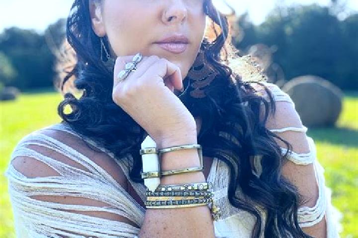 Isabella, 35 — Escort in Holly Hills, United States