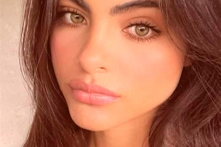 Isabella, 36, a brunette dark-eyed mediterranean companion based in Piatek. Offering Striptease, Party Girl, Travel Companion. Available for incall and outca...