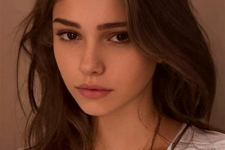 Isabella, 36, a chestnut dark-eyed slavic companion based in Manga de Clavo. Offering Striptease, Massage, Couples. Available for incall and outcall, day and...