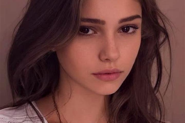 Isabella, 36, a chestnut grey-eyed slavic companion based in Robegano. Offering CIM, Domination, A-Level. Available for incall and outcall, day and evening d...