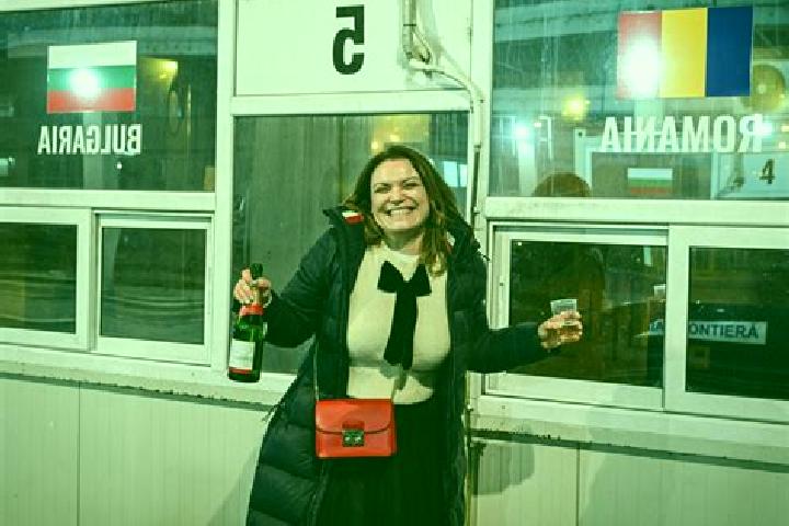 Isabella, 36 — Escort in Sandulesti, Romania