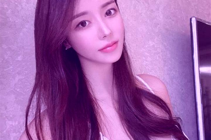 Isabella, 36 — Escort in Zhiren, China
