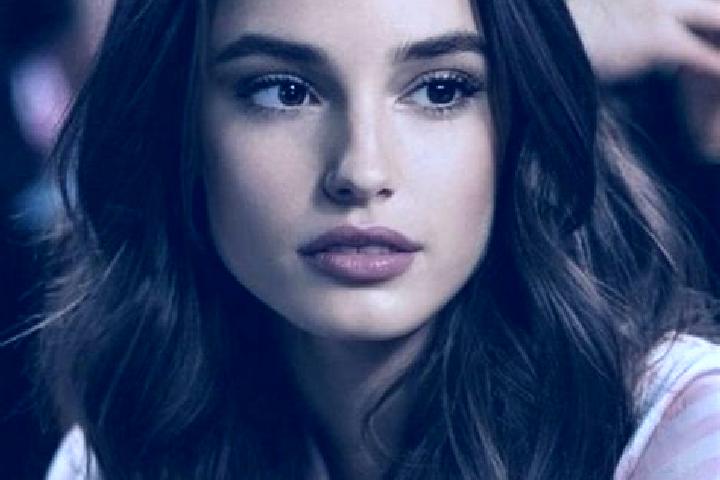 Isabella, 37, a brunette brown-eyed middle eastern companion based in Fig Tree Pocket. Offering Travel Companion, Striptease, 69, BDSM, Erotic Massage. Avail...