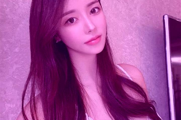 Isabella, 37 — Escort in Renjia, China