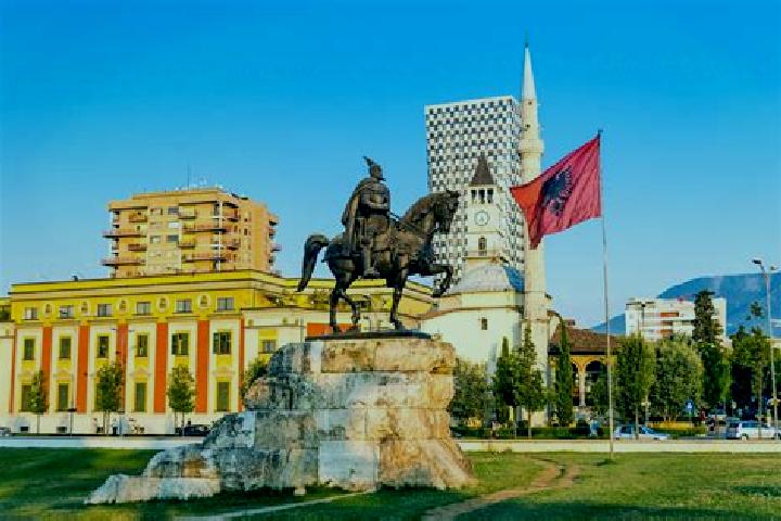 Isabella, 37 — Escort in Shishtavec, Albania