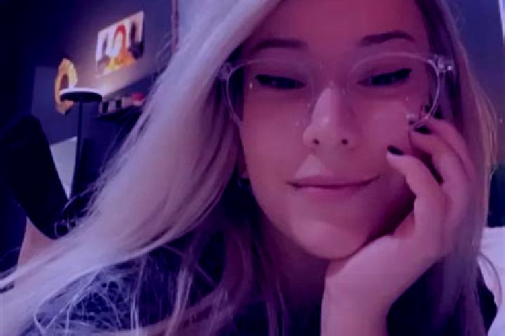 Isabella, 38, a blonde dark-eyed mixed companion based in Pushan. Offering Roleplay, Deep French Kissing. Available for incall and outcall, day and evening d...