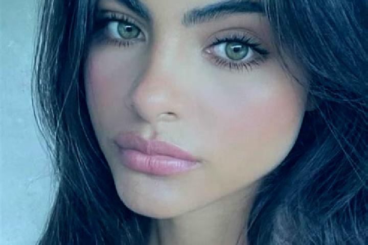 Isabella, 38, a brunette green-eyed latina companion based in La Milesse. Offering Prostate Massage, Party Girl, A-Level. Available for incall and outcall, o...