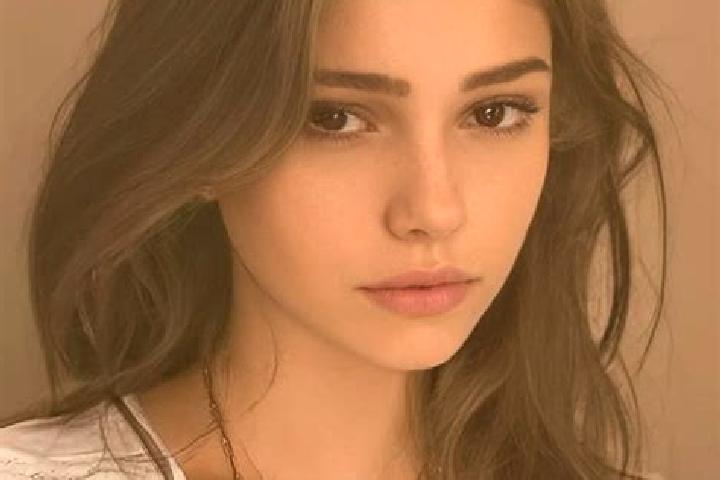 Isabella, 38, a chestnut hazel-eyed slavic companion based in Boernsen. Offering Overnight, Dinner Date, Deep French Kissing. Available for incall and outcal...