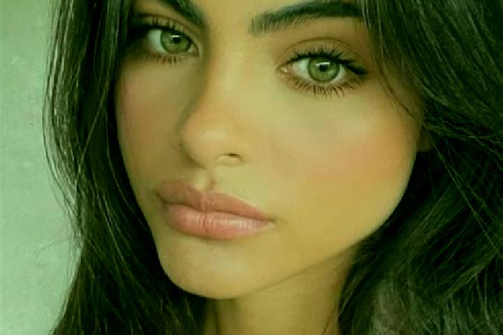 Isabella, 38, a red dark-eyed indian companion based in Pianacce. Offering Striptease, CIM, Prostate Massage, Duos, Couples. Available for incall and outcall...