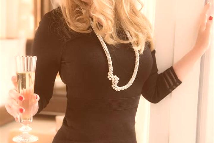 Isabella, 39, a blonde amber-eyed caucasian companion based in Leu. Offering Duos, Dinner Date, Fetish, Deep French Kissing. Available for incall and outcall...
