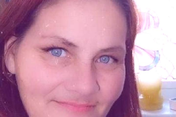 Isabella, 39, a red dark-eyed european companion based in Carniceni. Offering Prostate Massage, Fetish, Tantra. Available for incall and outcall, day and eve...