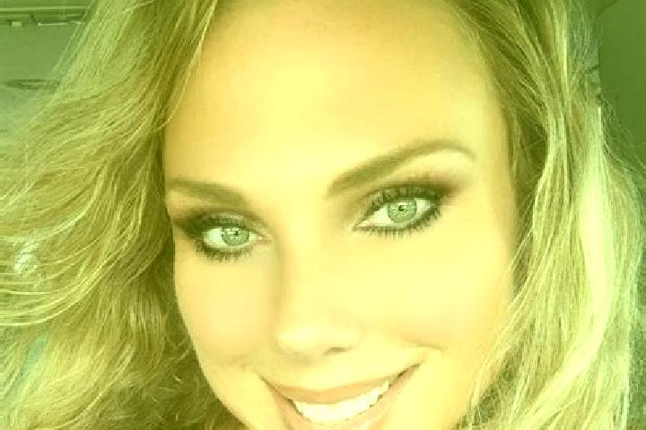 Isabella, 39 — Escort in Denee, France