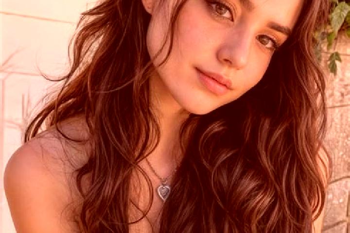 Ivy, 20, a auburn brown-eyed middle eastern companion based in Tete. Offering Tantra, GFE, Roleplay, Domination. Available for incall and outcall, day and ev...