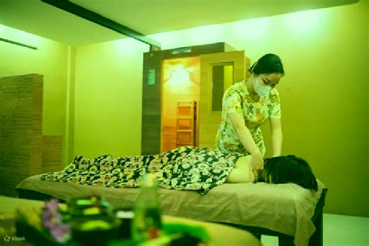 Ivy, 20, a blonde brown-eyed indian companion based in Kampung Tanjung Karang. Offering Erotic Massage, Duos, BDSM, Girlfriend Experience, Massage. Available...