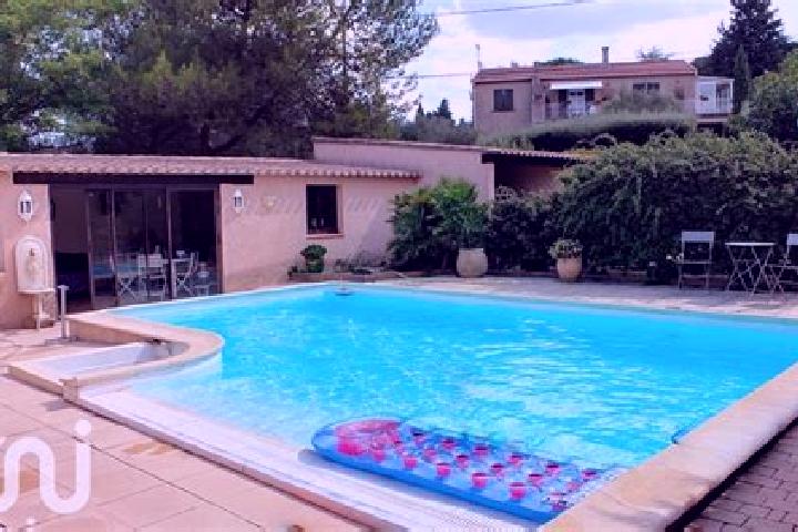 Ivy, 20 — Escort in Gallargues-le-Montueux, France