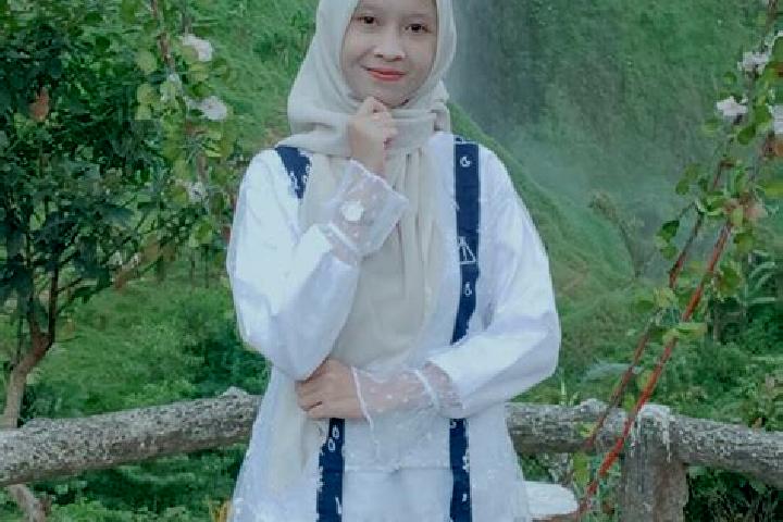 Ivy, 20 — Escort in Gelarpadang, Indonesia