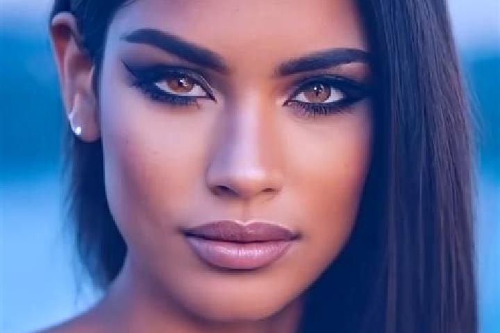 Ivy, 21, a brunette amber-eyed latina companion based in Bailleul. Offering Domination, Girlfriend Experience, Couples, Travel Companion. Available for incal...